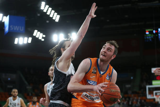 仅20岁的 仅20岁的