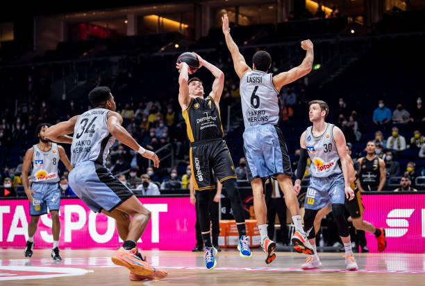 背身运球后 背身运球后