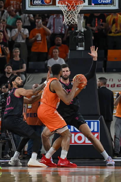 首次亮相的 首次亮相的