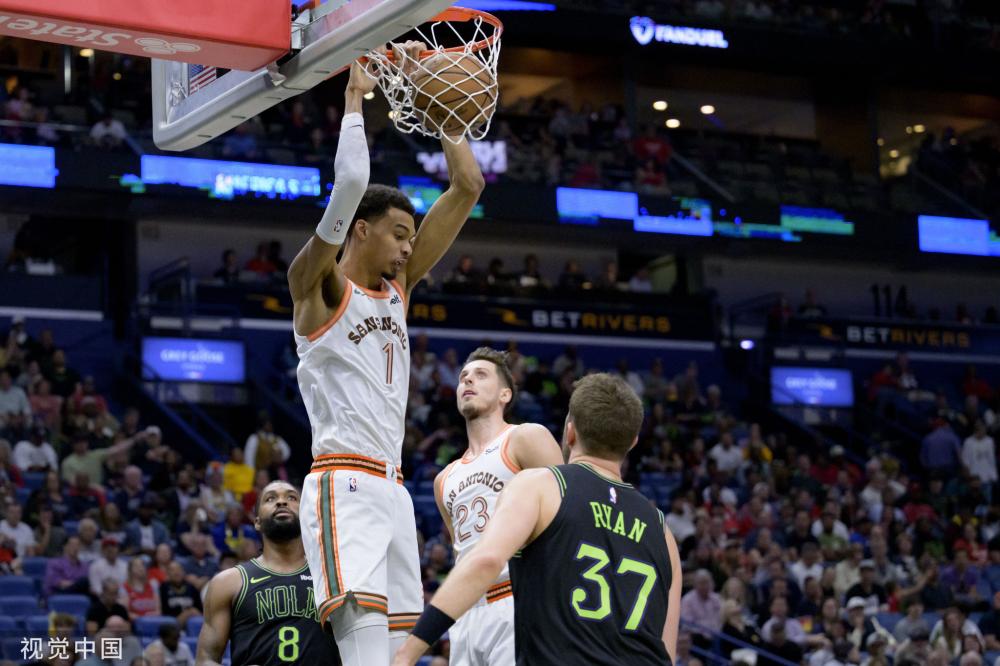 靠着出色的 靠着出色的