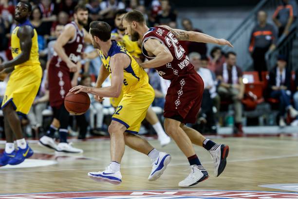 胡金秋跳起 胡金秋跳起